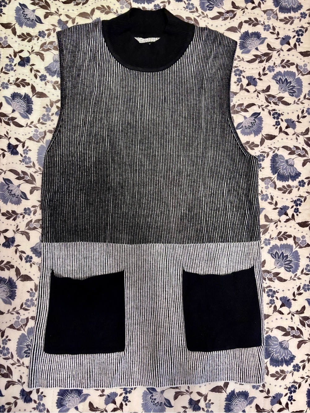 Kenneth Cole Black and White Ribbed Sleeveless Tunic with Pockets | XS